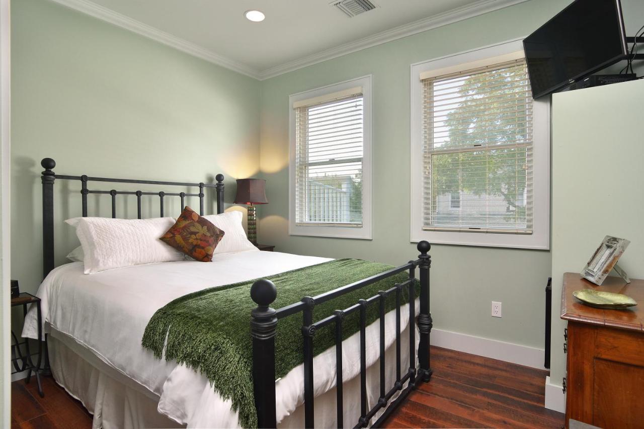 Bay Breeze Inn South Jamesport ภายนอก รูปภาพ