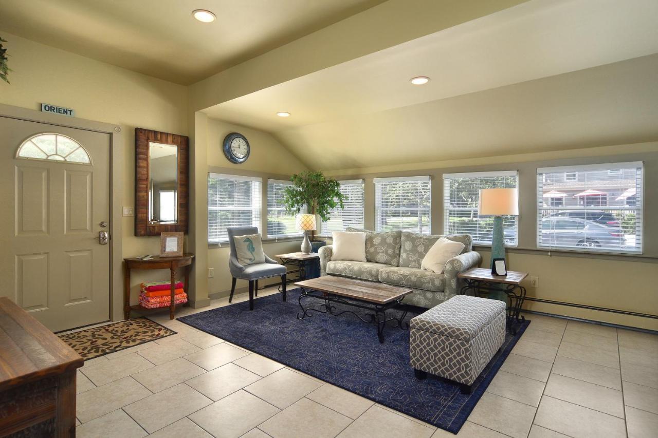 Bay Breeze Inn South Jamesport ภายนอก รูปภาพ