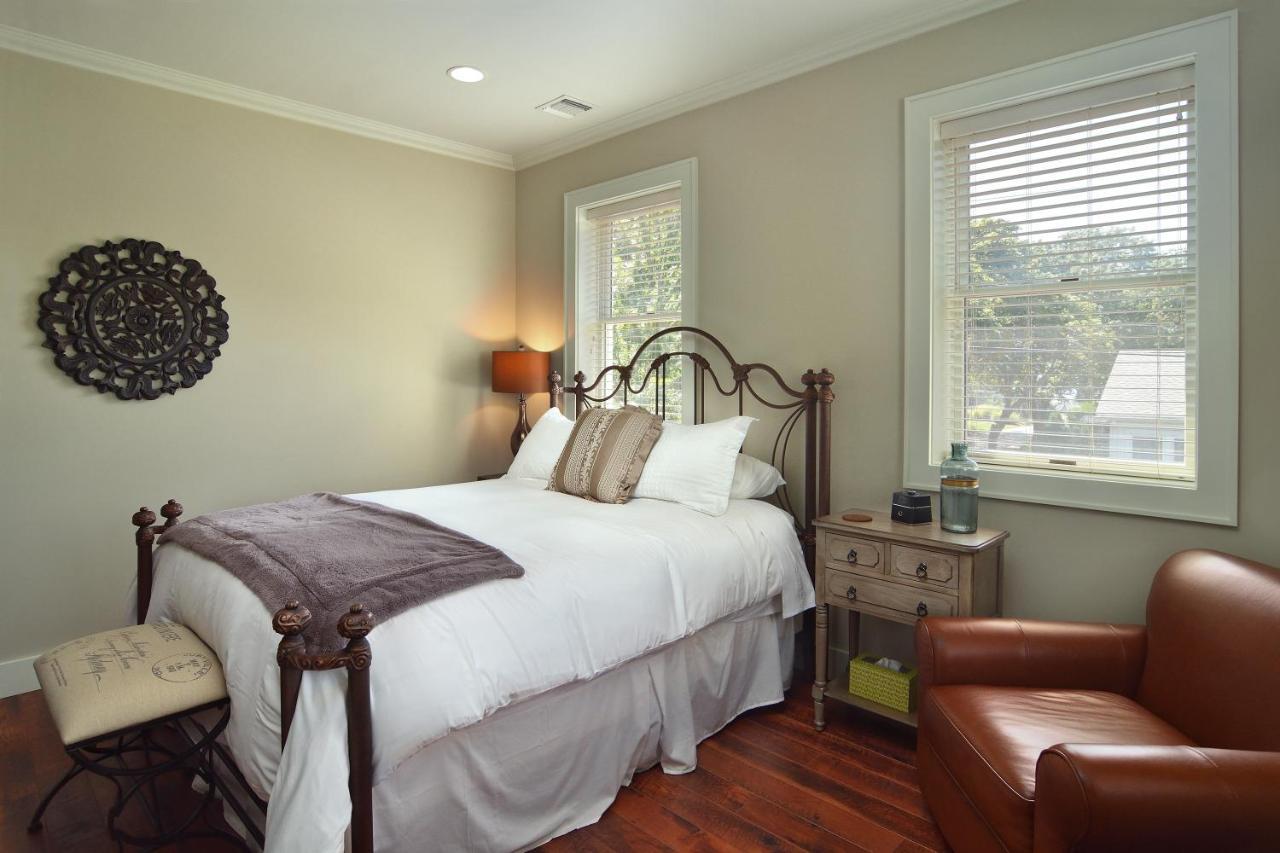 Bay Breeze Inn South Jamesport ภายนอก รูปภาพ