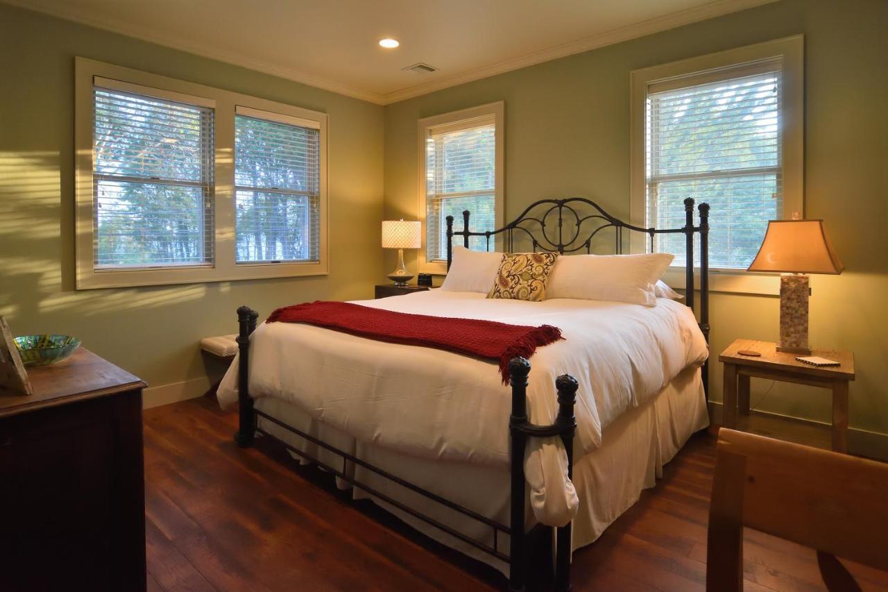 Bay Breeze Inn South Jamesport ภายนอก รูปภาพ
